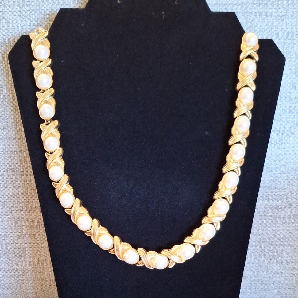 XO Choker Brushed Gold Plated Faux Pearl 17 Inches